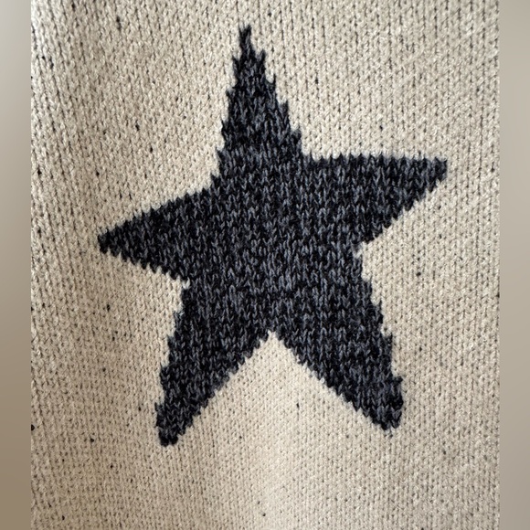 Oversized Star Cardigan by Entro - Picture 4 of 5